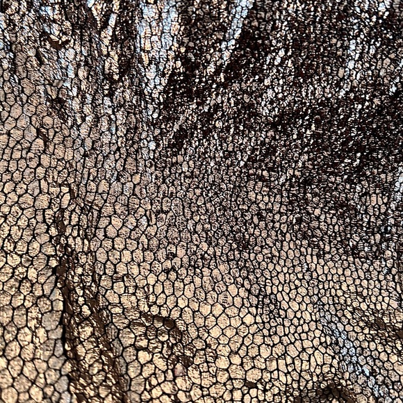 Beautiful metal color and black python pattern blouse - Picture 3 of 3